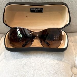 Authentic CHANEL Collection Perle sunglasses